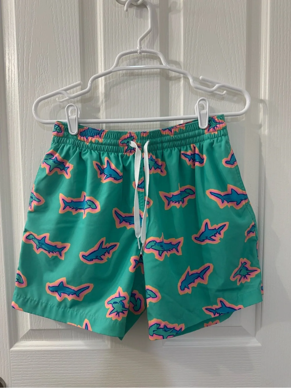 chubbies Men’s Swim Trunks size M 5.5 inseam Shark Print